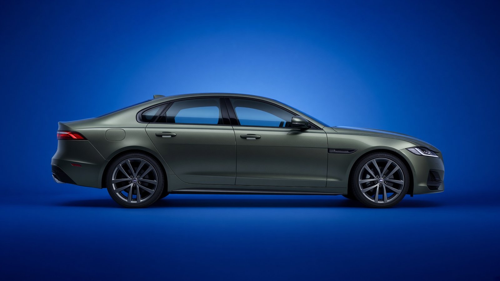 Jaguar XF luxury business saloon, side profile